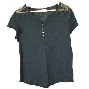 Ladies Size: XL - Black T-shirt w/ Lace & Button Details